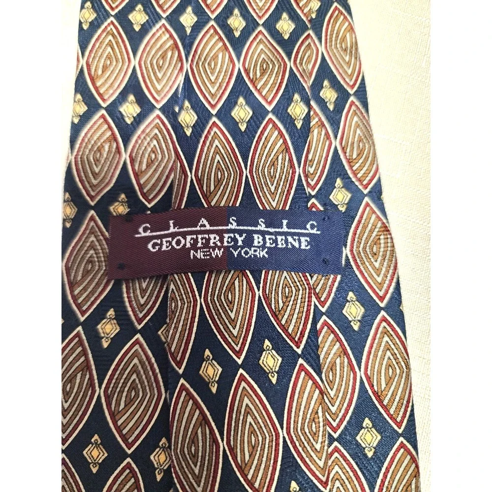 Classic Geoffrey Beene 100% Silk Men's Tie  57
